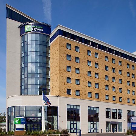 Holiday Inn Express London - Newbury Park, An Ihg Hotel Экстерьер фото