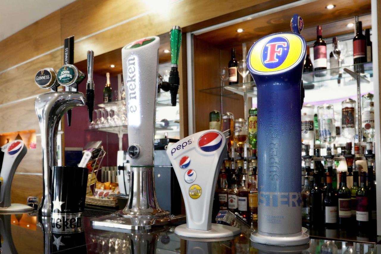 Holiday Inn Express London - Newbury Park, An Ihg Hotel Экстерьер фото