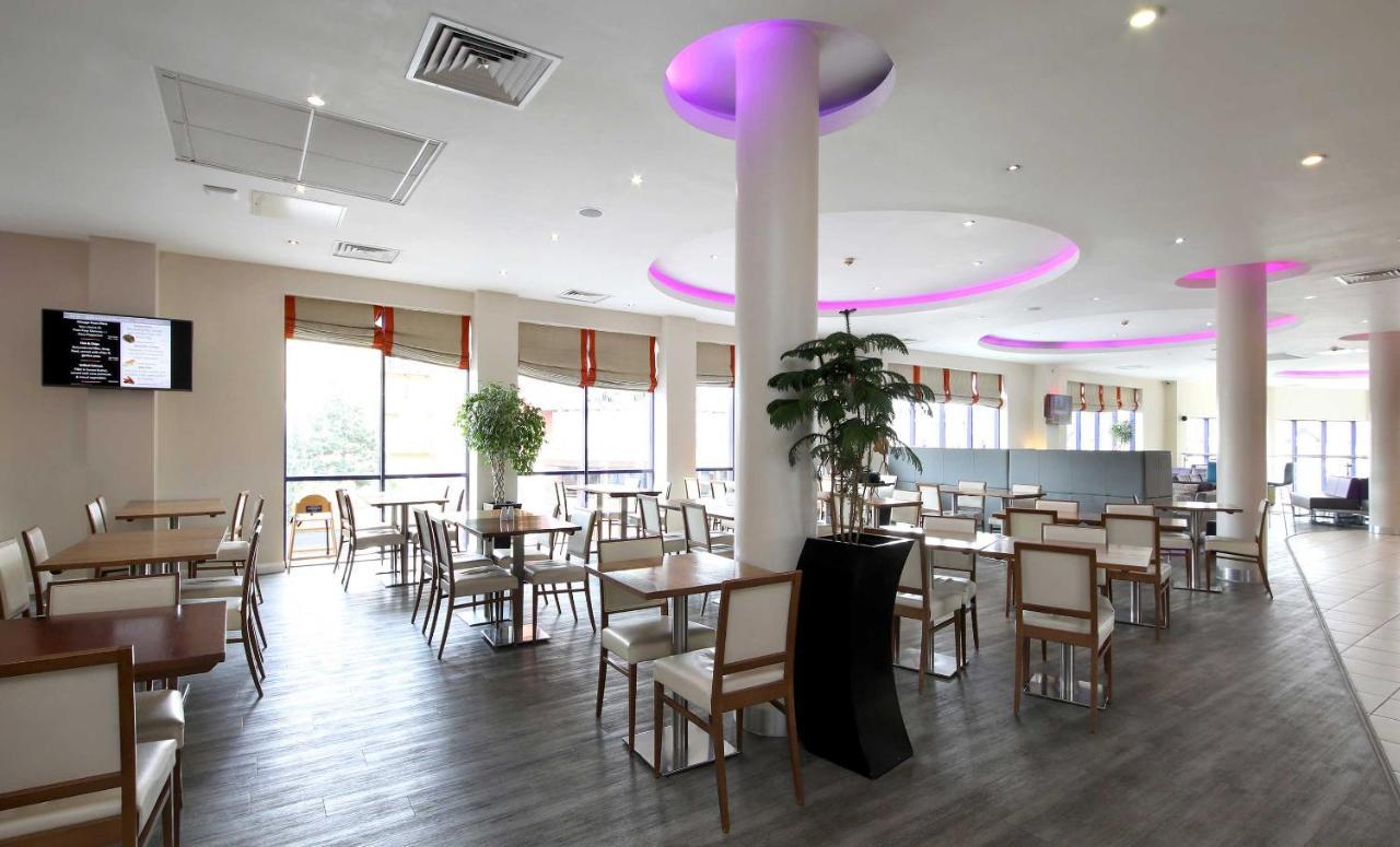 Holiday Inn Express London - Newbury Park, An Ihg Hotel Экстерьер фото