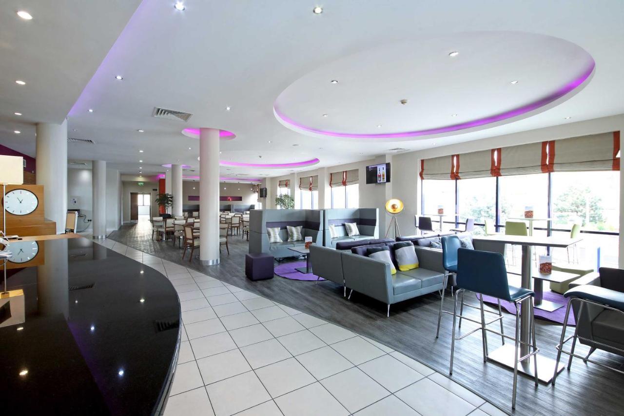 Holiday Inn Express London - Newbury Park, An Ihg Hotel Экстерьер фото
