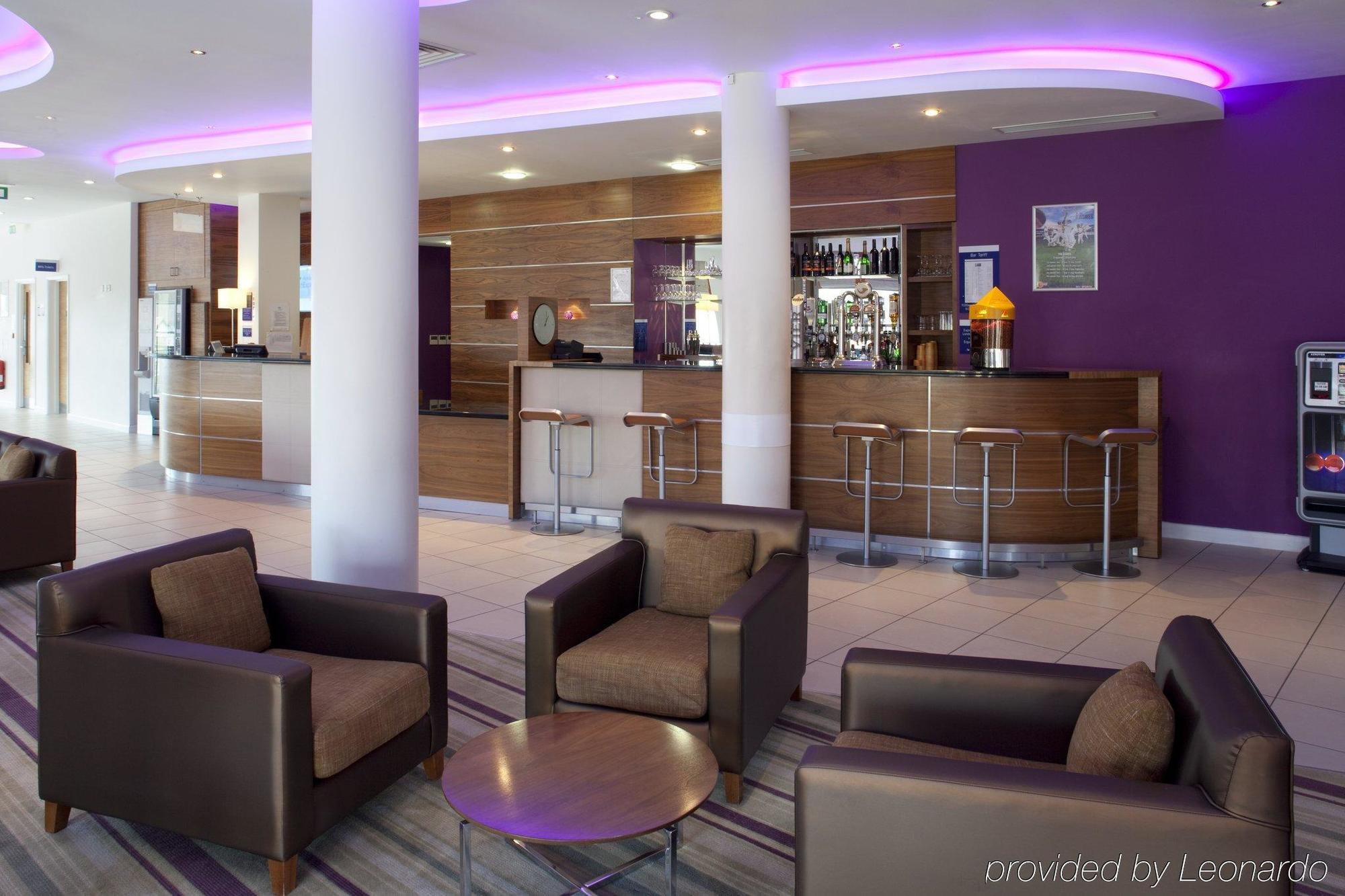 Holiday Inn Express London - Newbury Park, An Ihg Hotel Ресторан фото