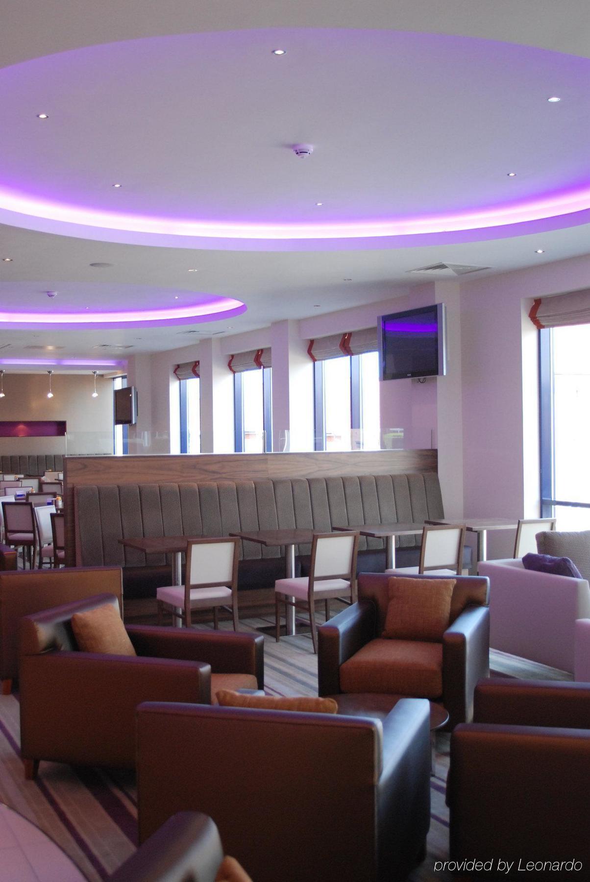 Holiday Inn Express London - Newbury Park, An Ihg Hotel Ресторан фото