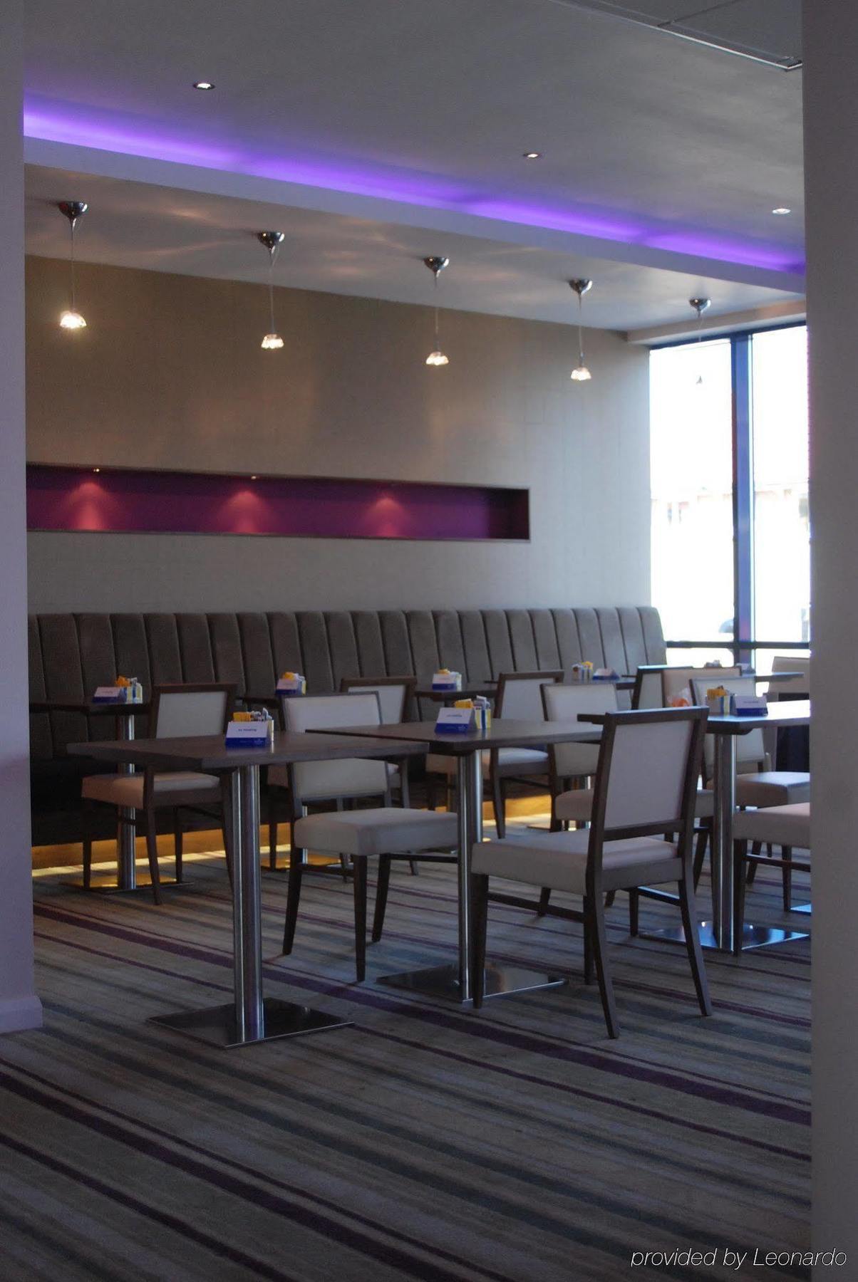 Holiday Inn Express London - Newbury Park, An Ihg Hotel Ресторан фото